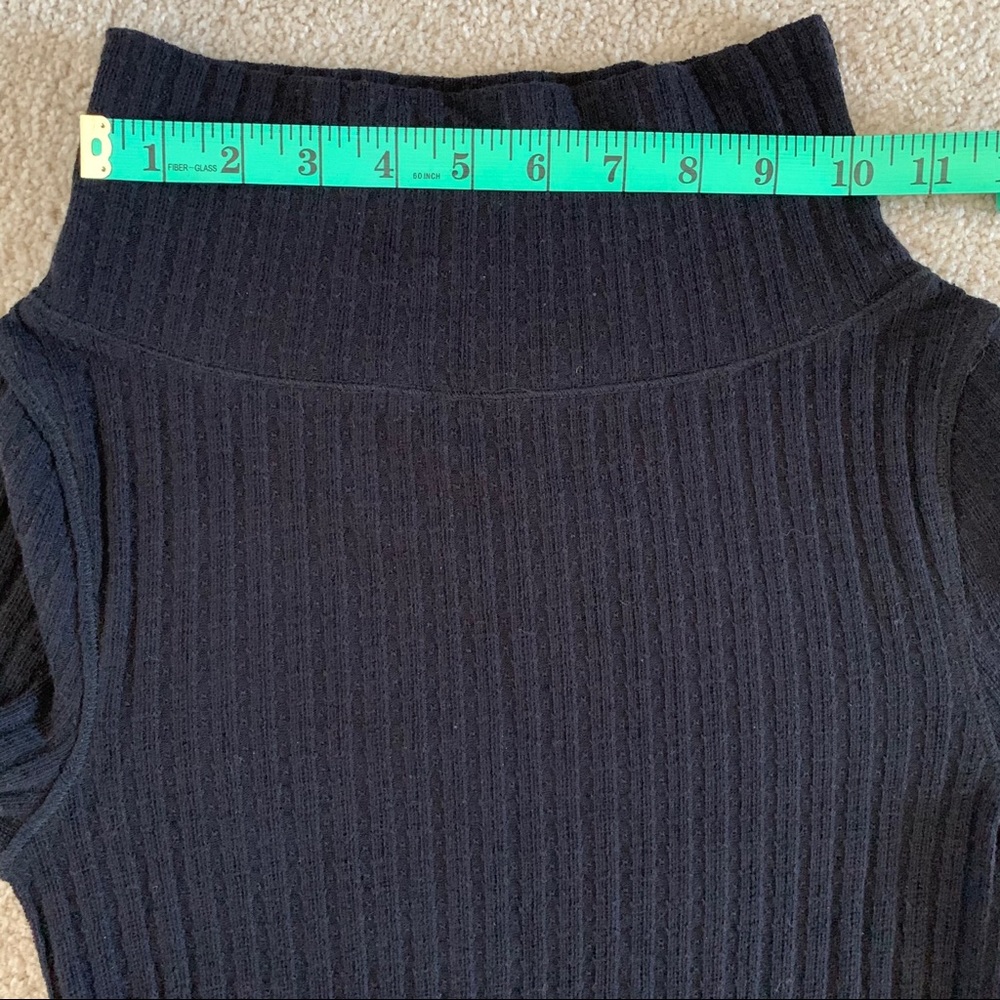 Free People turtleneck - Picture 8 of 9